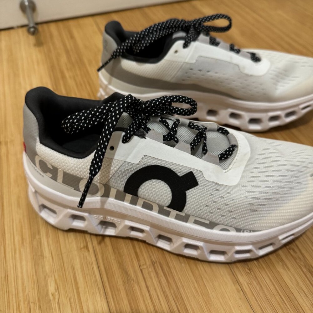 Cloudmonster white, maximum cushioned running shoes in excellent condition